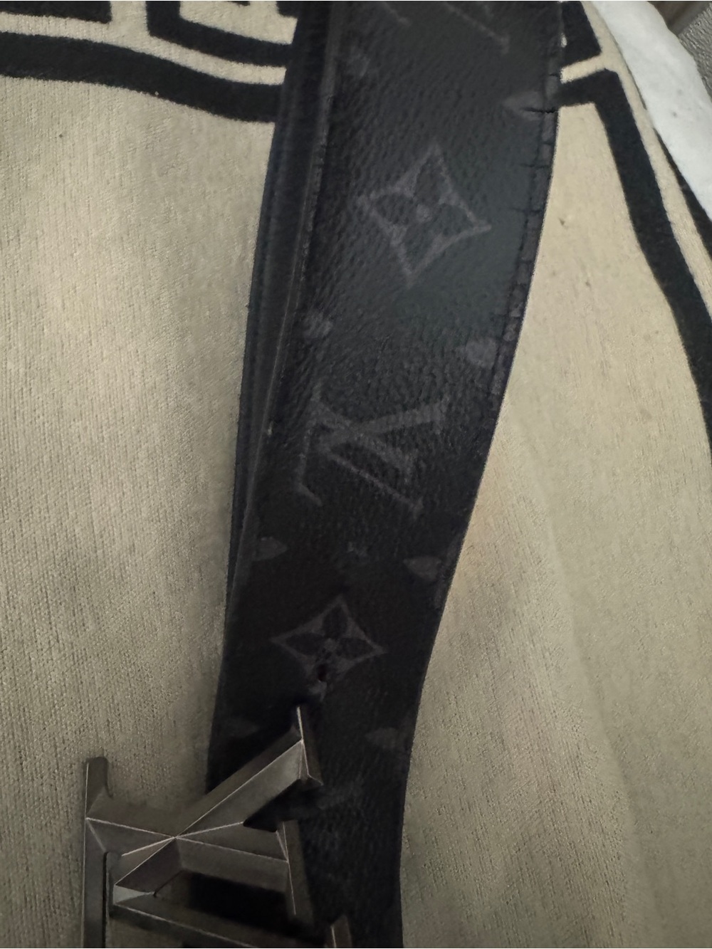 Louis Vuitton Black Monogram LV Buckle Men’s Belt - Picture 4 of 8